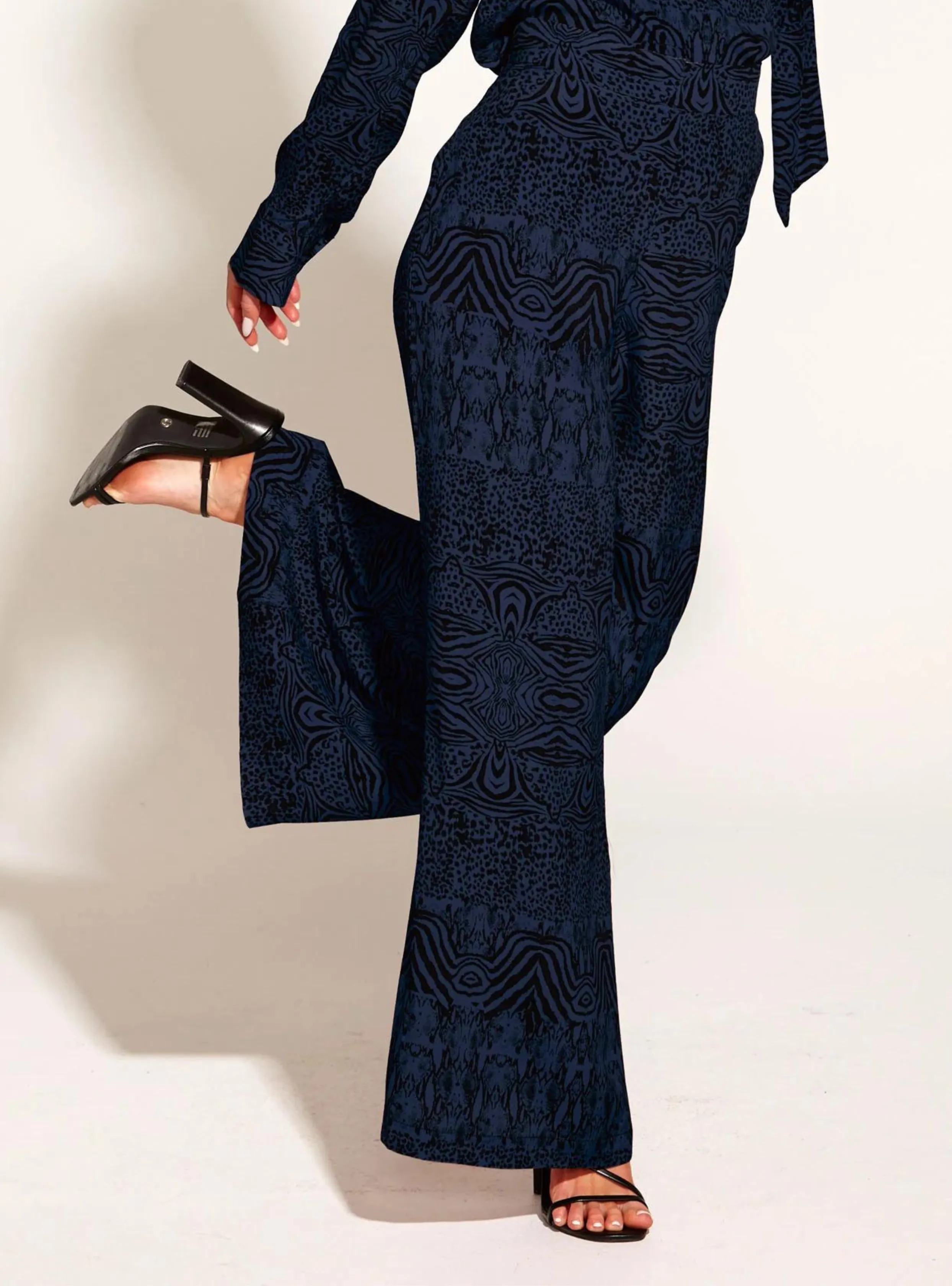 WALKING FLAMES WIDE LEG PANTS - Navy Animal