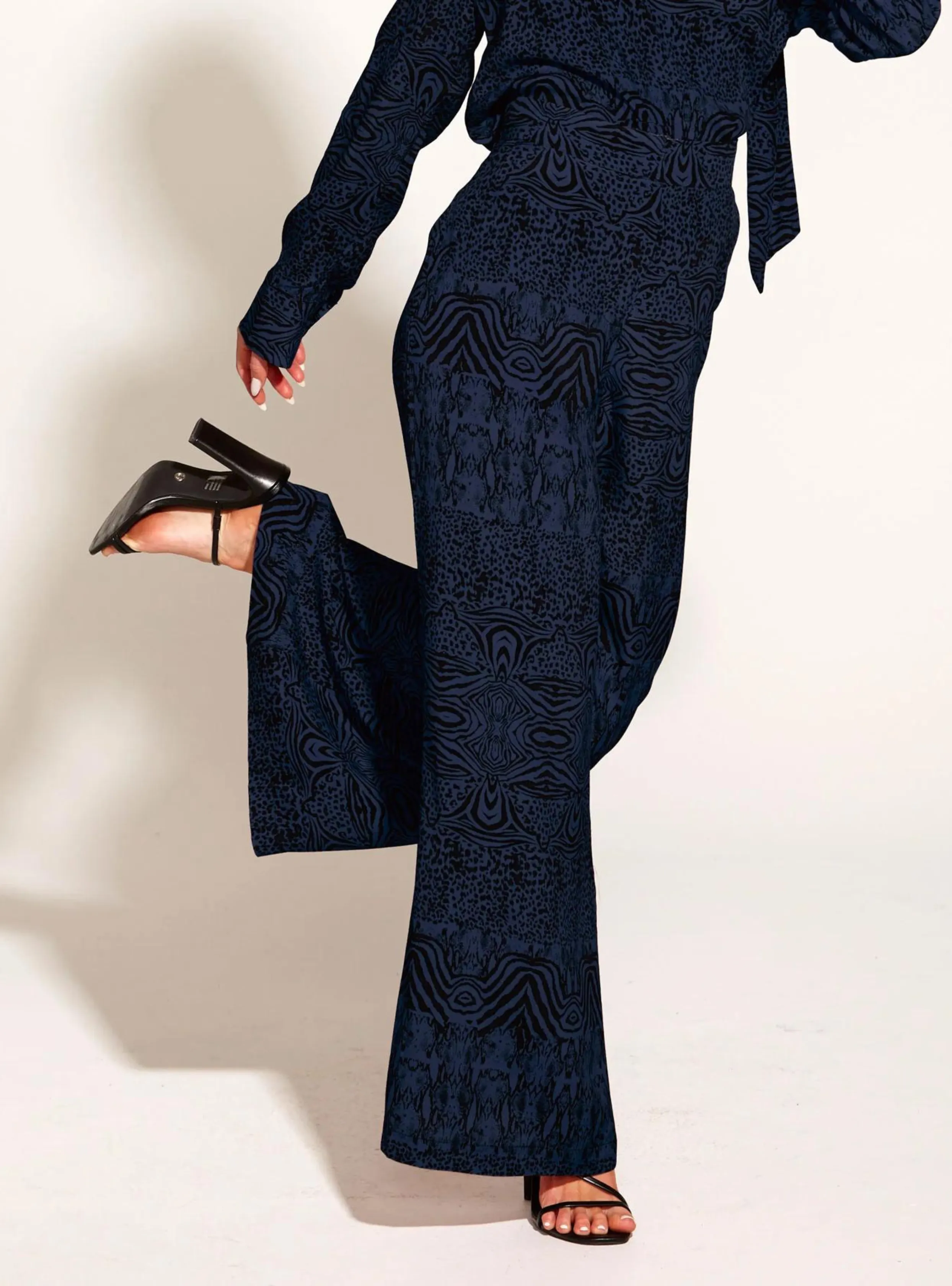 WALKING FLAMES WIDE LEG PANTS - Navy Animal